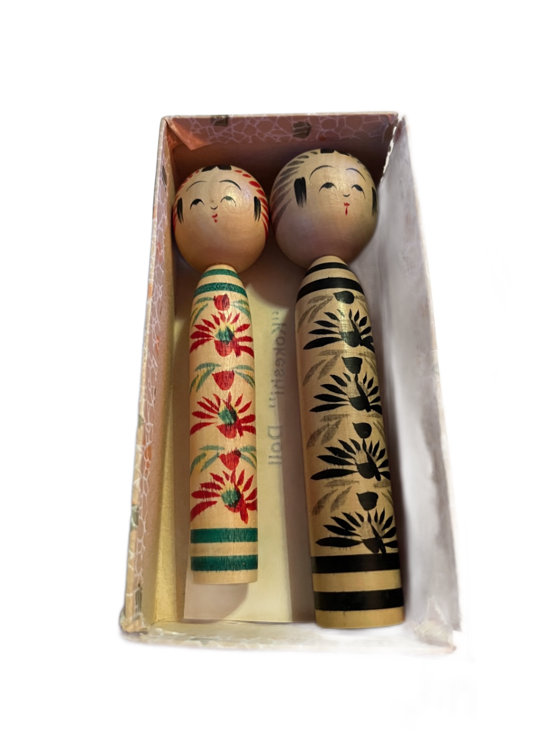 Ett par vintage japanska Kokeshi-dockor i originalkartong, med proveniens från Elof Hansson.